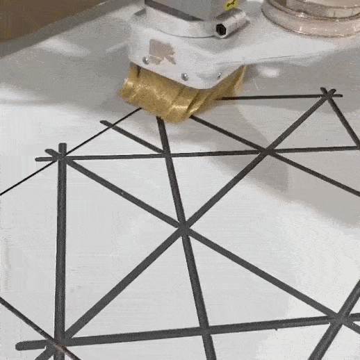 Router CNC fazendo vinco para fachada 3D em ACM